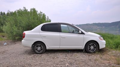 Автостекла Toyota Platz c установкой в Москве